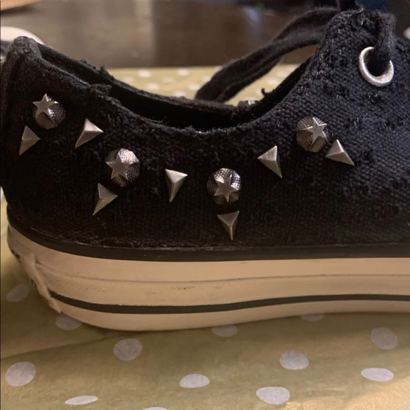 Black Converse Lo Tops - Picture 3 of 4
